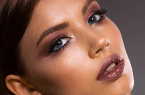 7 Travel Makeup Essentials for Every Trip